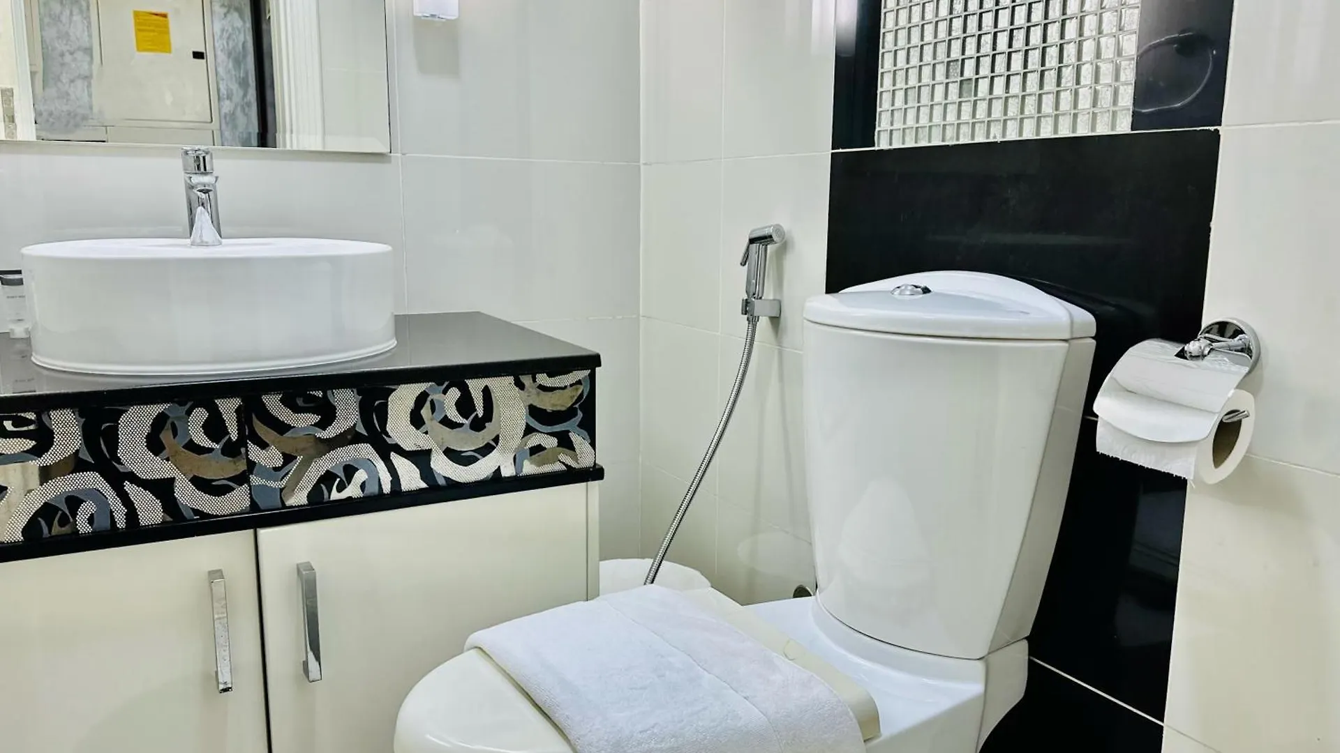 Vserve - 1 Bedroom Iconic Burj Khalifa Full View Dubai United Arab Emirates