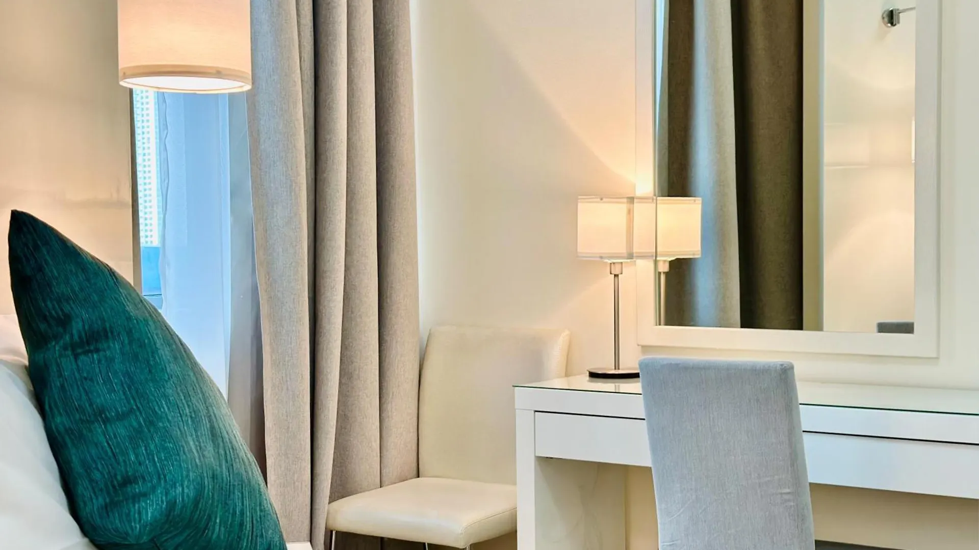Apartment Vserve - 1 Bedroom Iconic Burj Khalifa Full View Dubai United Arab Emirates