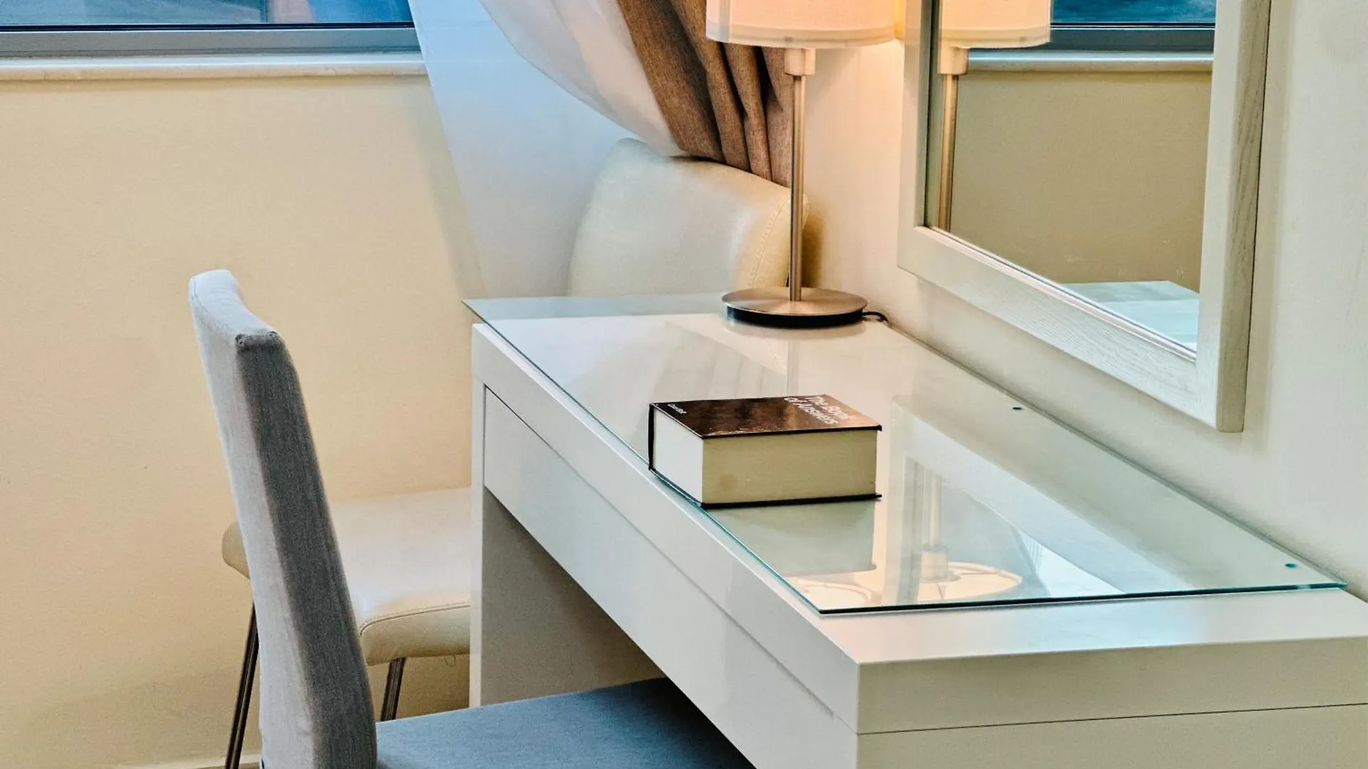 Vserve - 1 Bedroom Iconic Burj Khalifa Full View Dubai United Arab Emirates